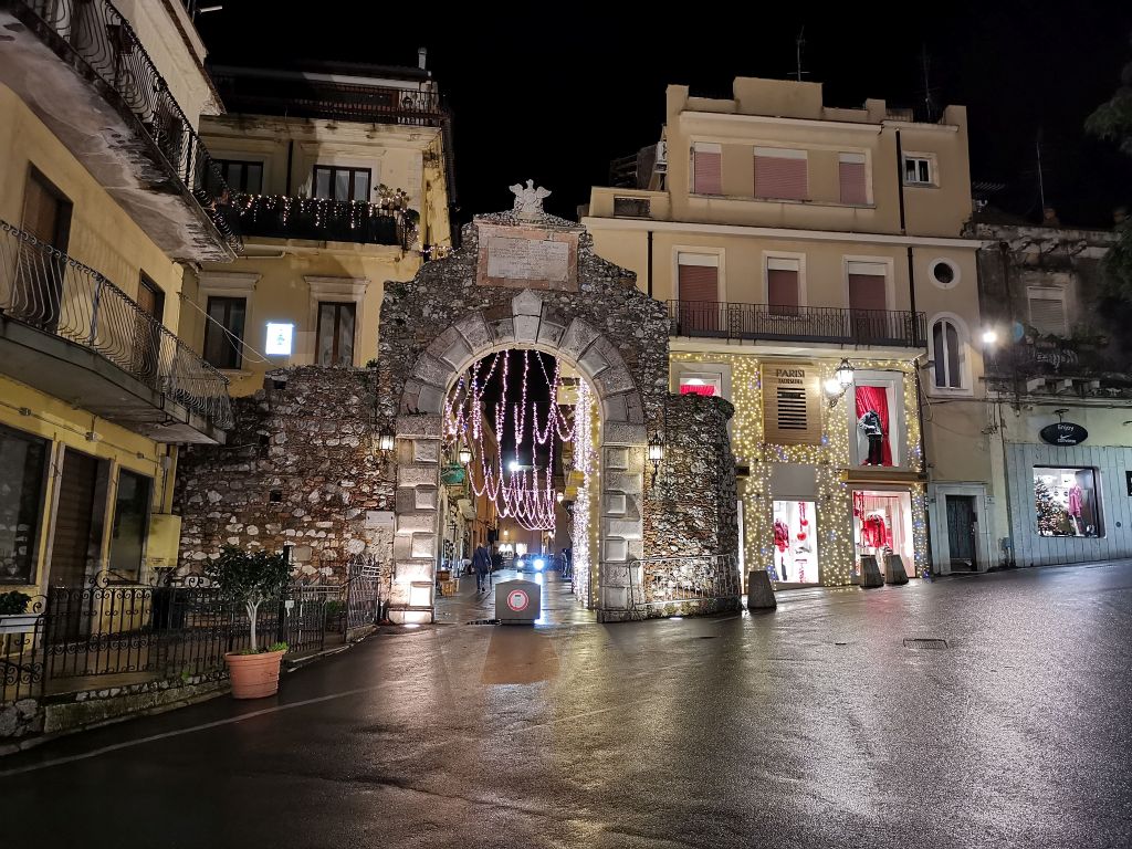Taormina, la Porta Messina (lato nord) - Foto Giuseppe Cianci
