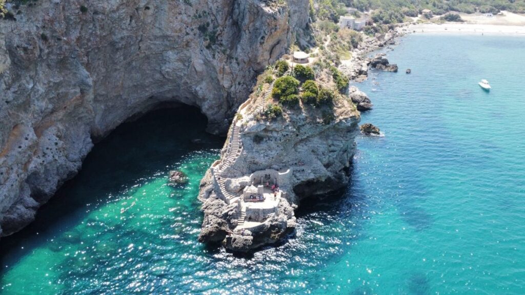 La Baia di San Cataldo a Terrasini
